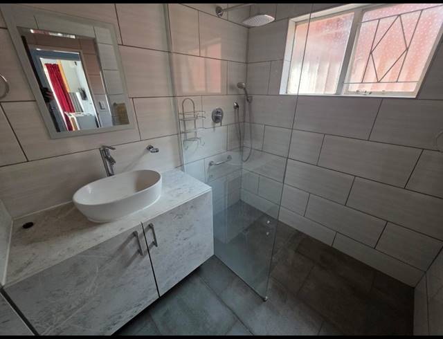 5 BEDROOM HOUSE FOR SALE IN SINOVILLE